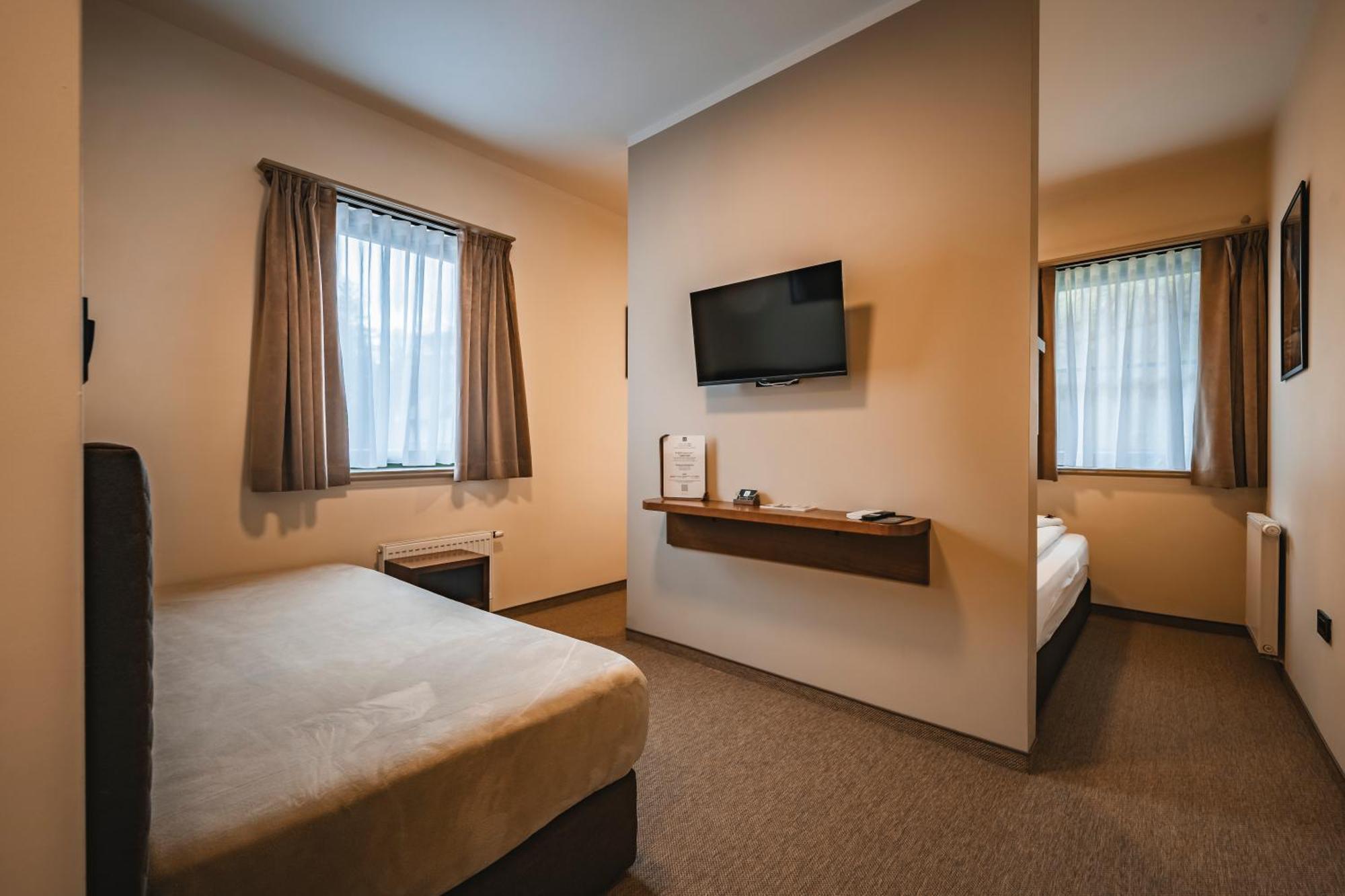 Guest House Ejga Jesenice Ngoại thất bức ảnh